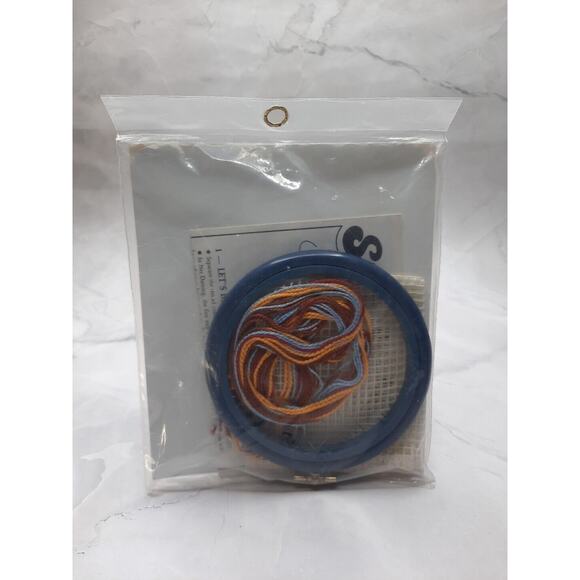 Vintage Dimensions Stitchables Learn Net Darning Kit Nesting Hen 7511 Beginner - Picture 5 of 5